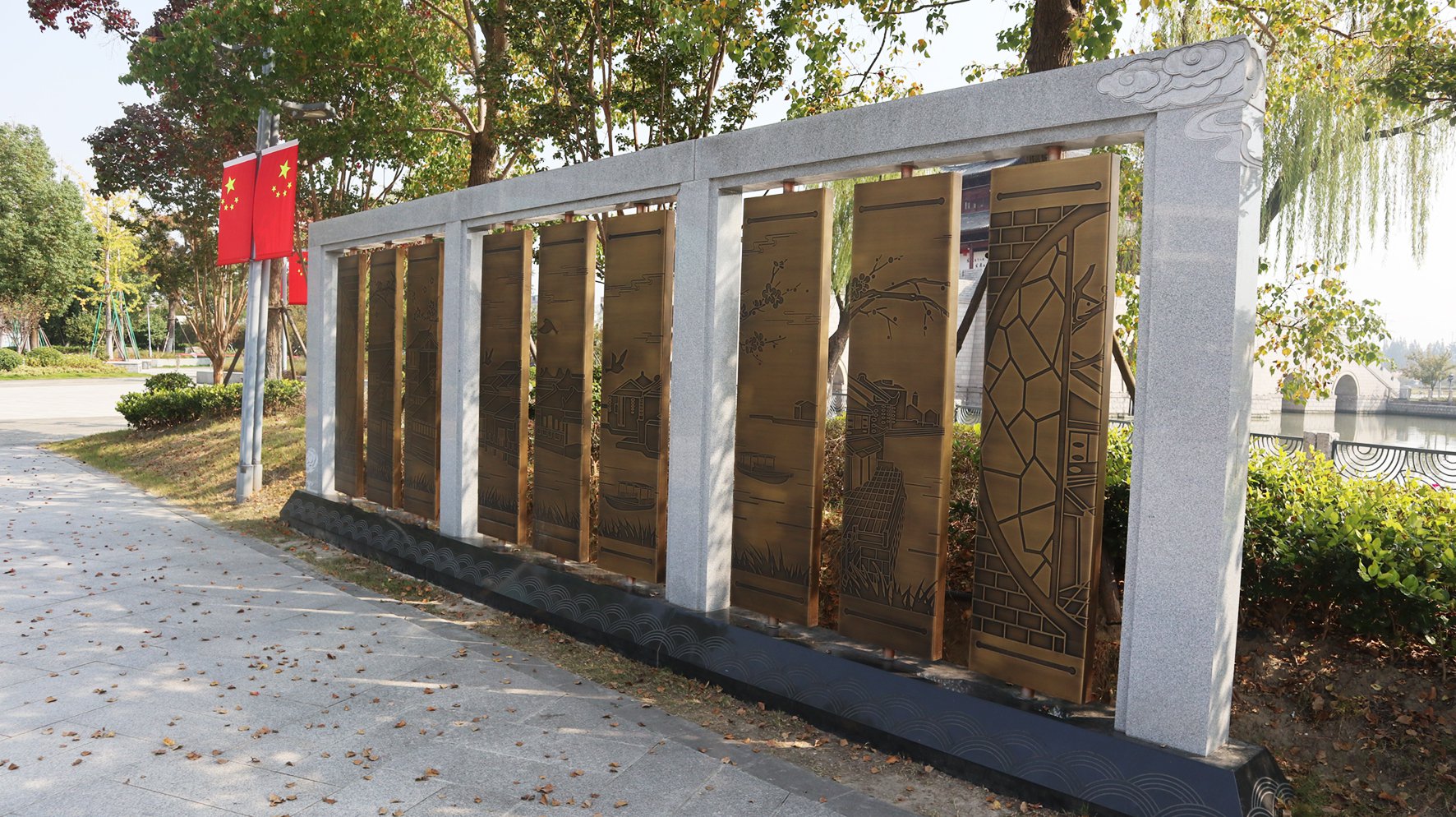 文物铜雕景墙：青浦环城水系的点睛之笔