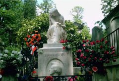 墓园雕塑：镌刻永恒的静默诗篇