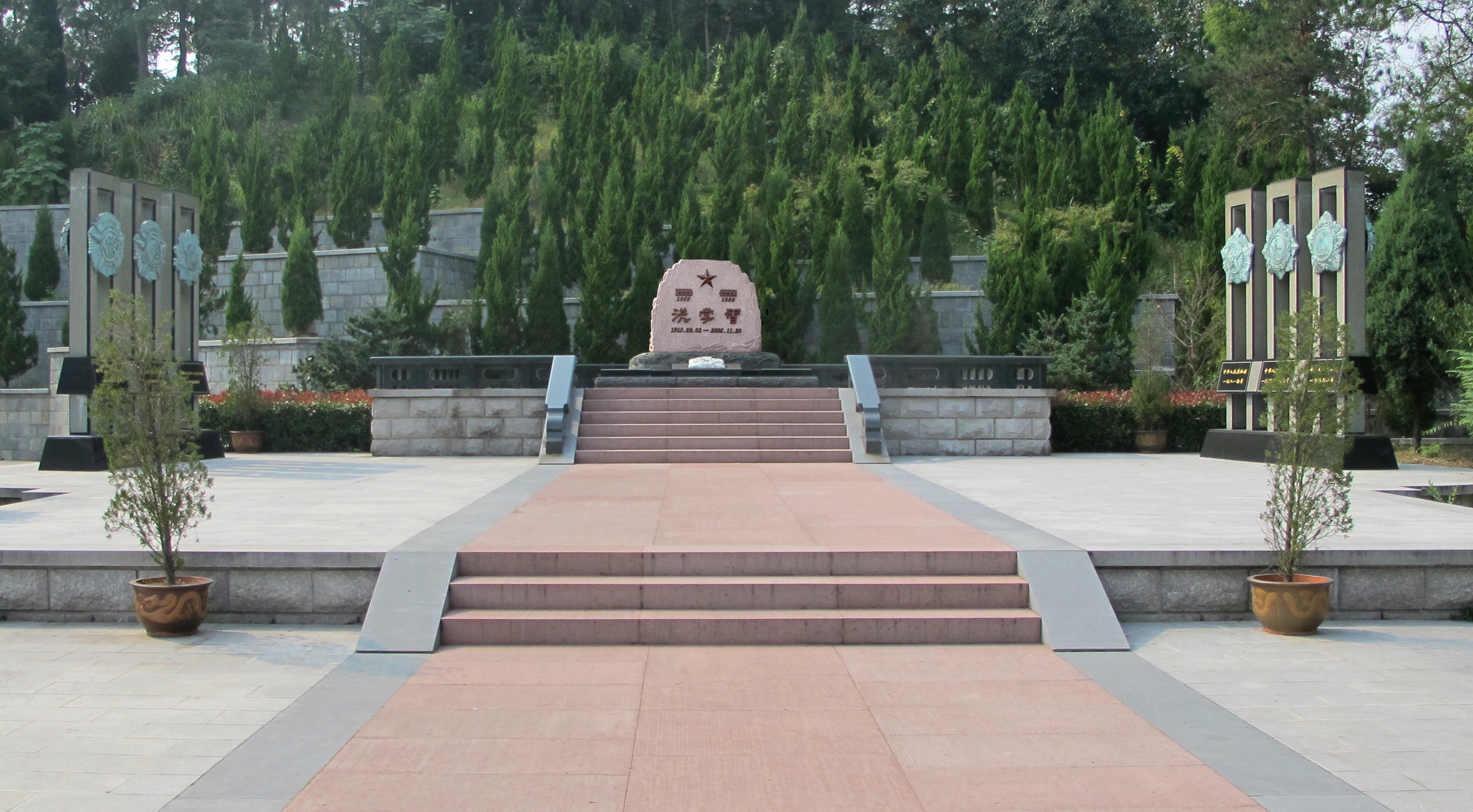 石上春秋：碑雕艺术中的生命叙事与民族记忆